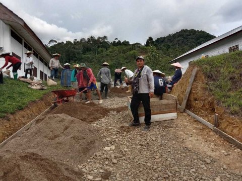 Semenisasi Jalan Kantor Desa