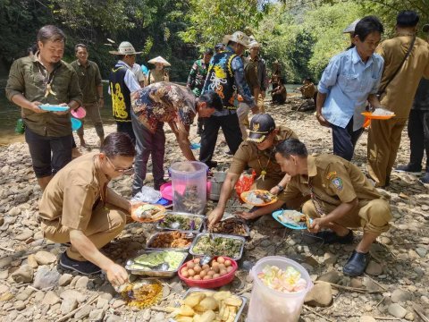 Kunjungan Kadis DPMD